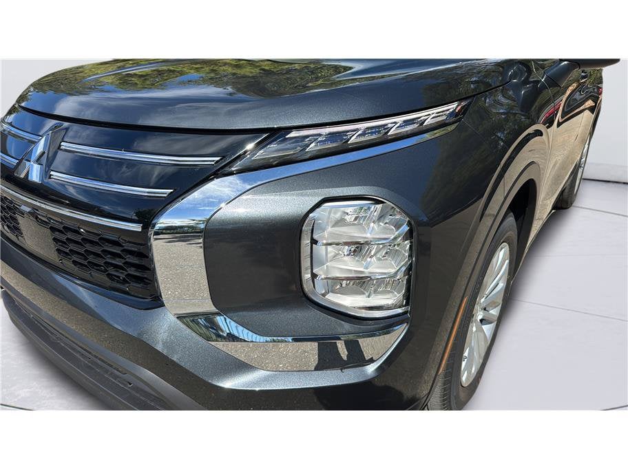 2026 Mitsubishi Outlander ES