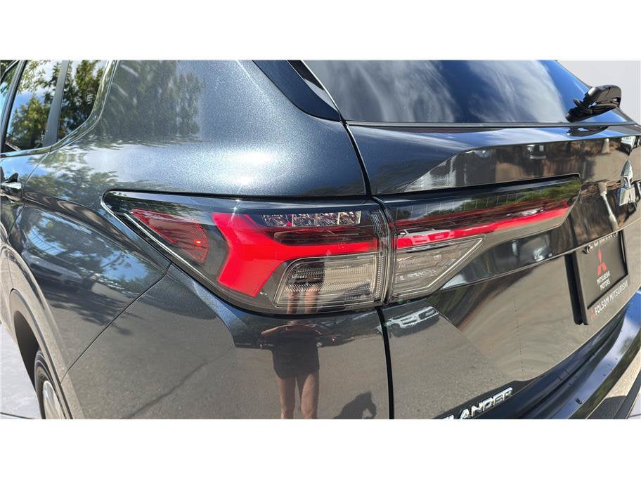 2026 Mitsubishi Outlander ES