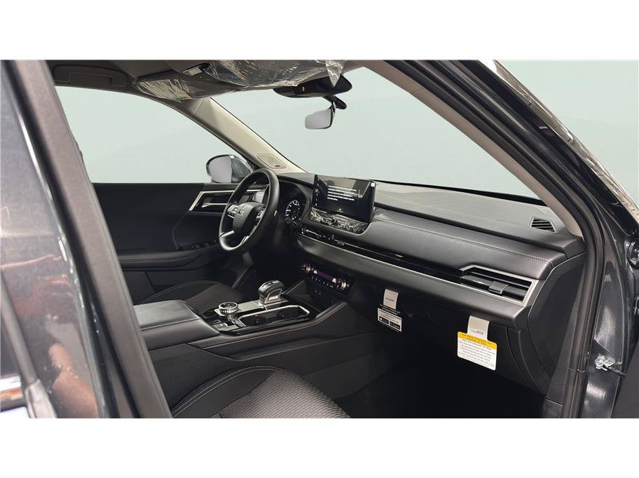 2026 Mitsubishi Outlander ES
