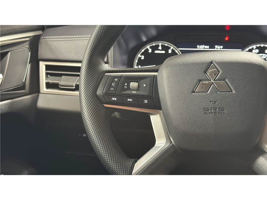 2026 Mitsubishi Outlander ES