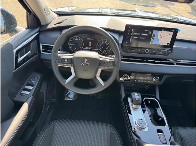 2026 Mitsubishi Outlander ES