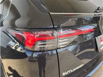 2026 Mitsubishi Outlander ES