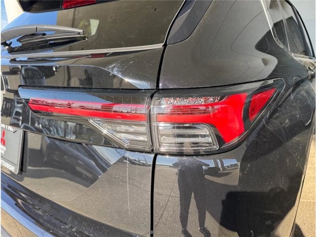 2026 Mitsubishi Outlander ES