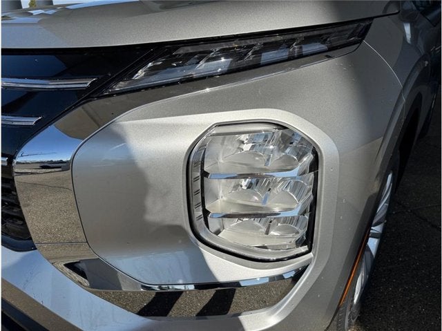 2026 Mitsubishi Outlander ES