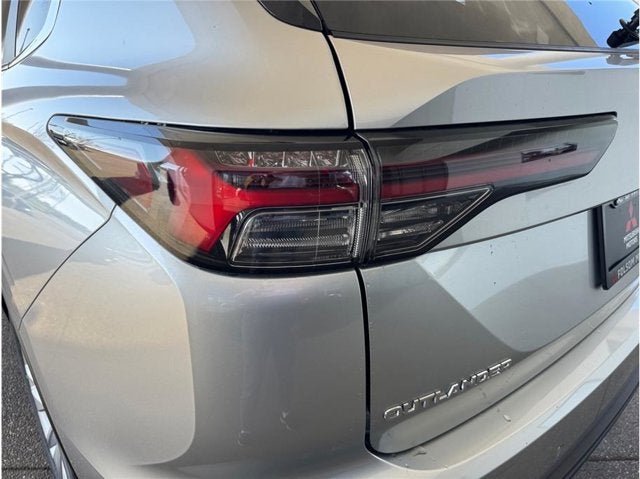 2026 Mitsubishi Outlander ES