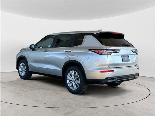 2026 Mitsubishi Outlander ES