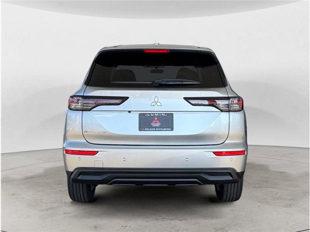 2026 Mitsubishi Outlander ES