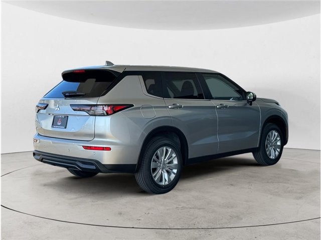 2026 Mitsubishi Outlander ES