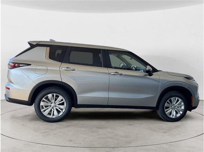 2026 Mitsubishi Outlander ES