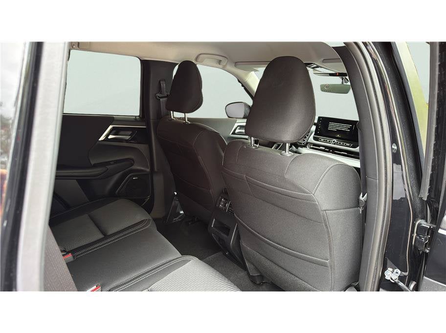 2026 Mitsubishi Outlander ES