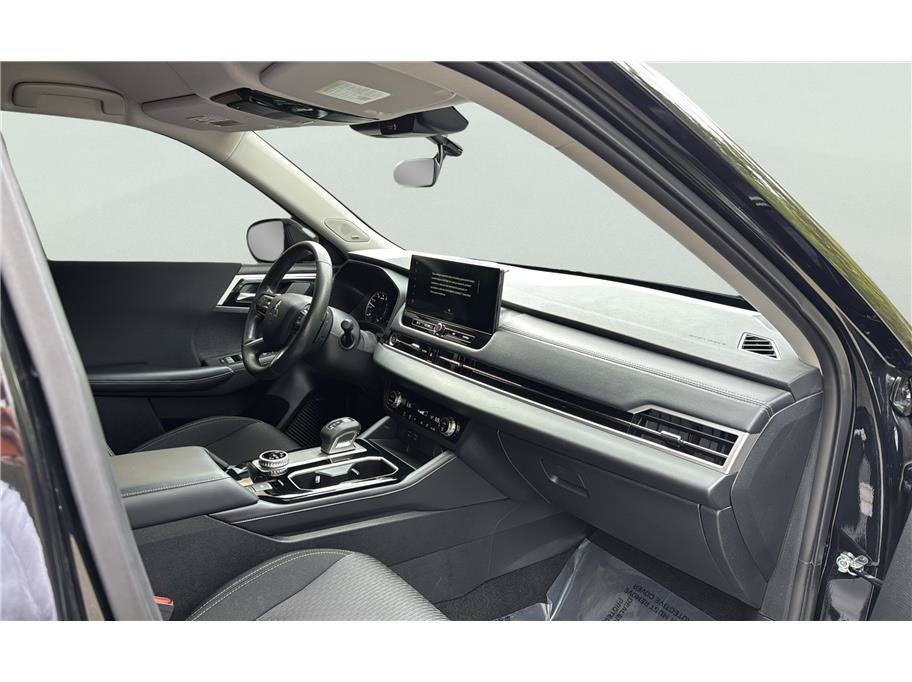 2026 Mitsubishi Outlander ES