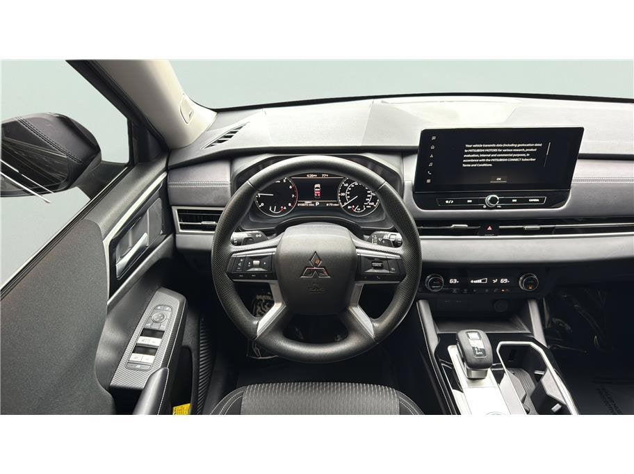 2026 Mitsubishi Outlander ES
