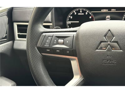 2026 Mitsubishi Outlander ES