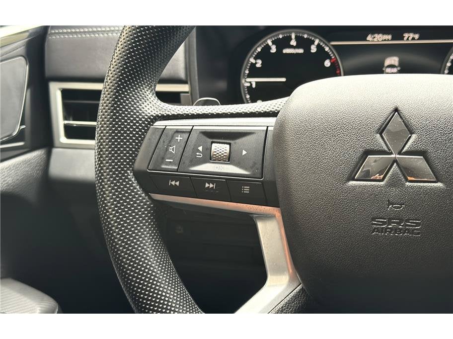 2026 Mitsubishi Outlander ES