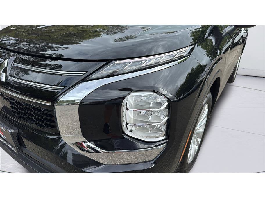 2026 Mitsubishi Outlander ES
