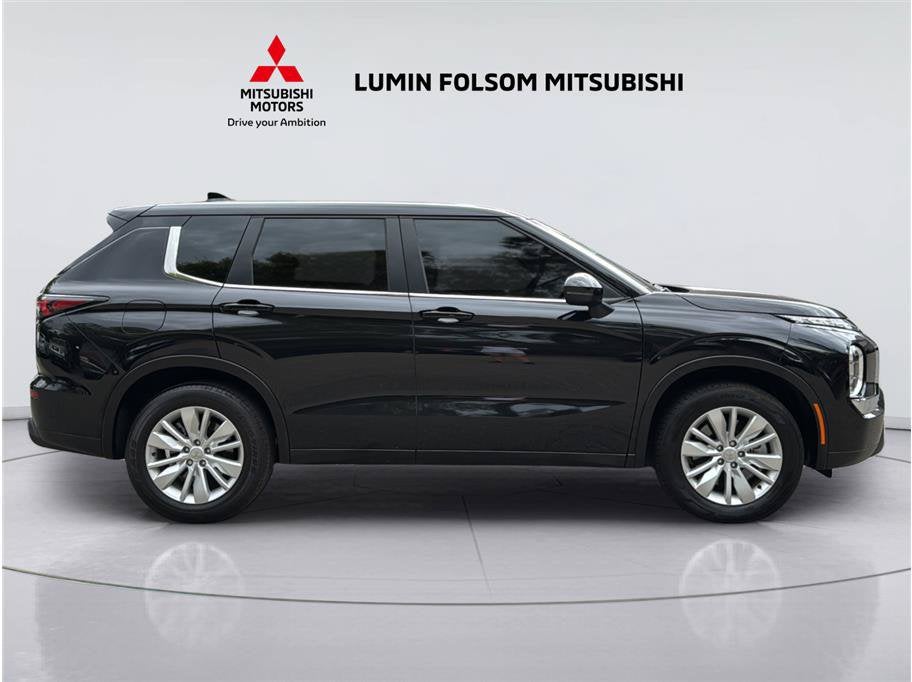 2026 Mitsubishi Outlander ES