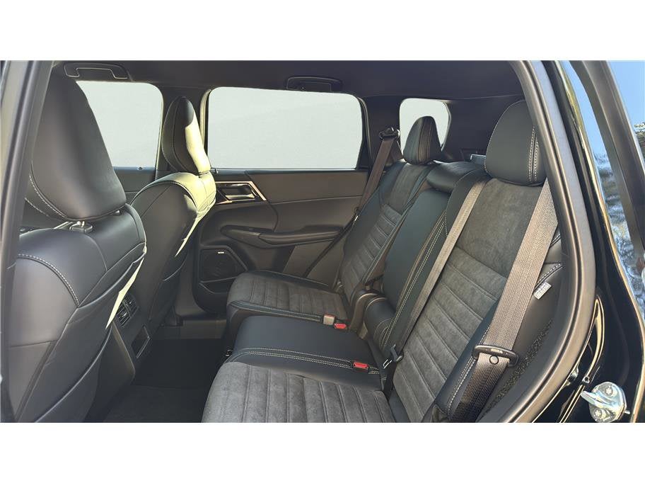 2026 Mitsubishi Outlander LE Sport Utility 4D