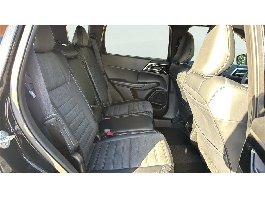 2026 Mitsubishi Outlander LE Sport Utility 4D