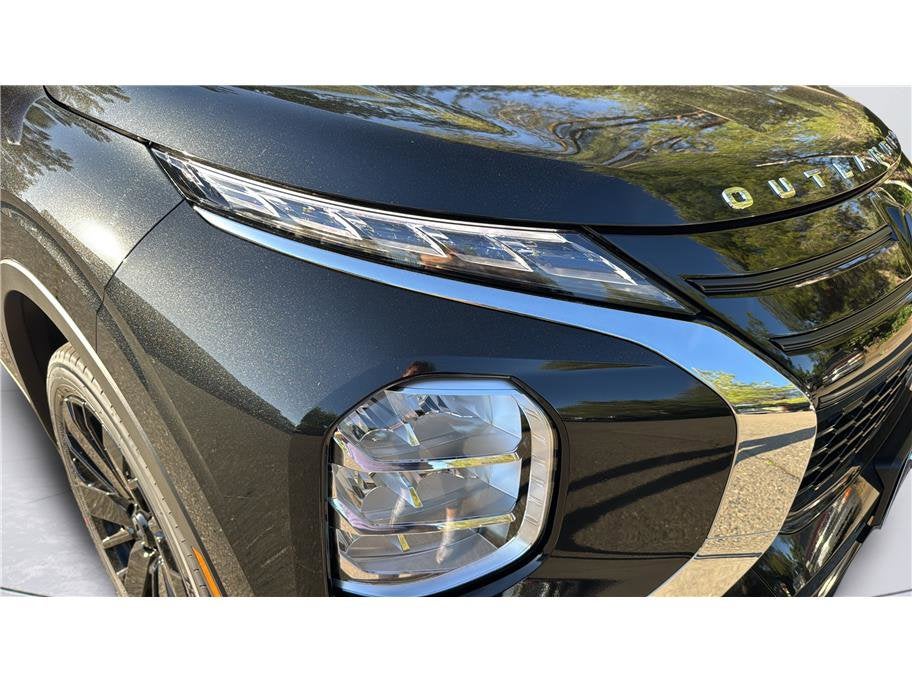 2026 Mitsubishi Outlander LE Sport Utility 4D