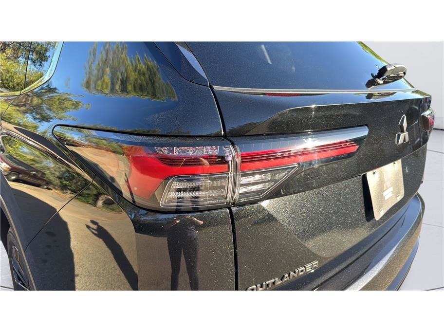 2026 Mitsubishi Outlander LE Sport Utility 4D