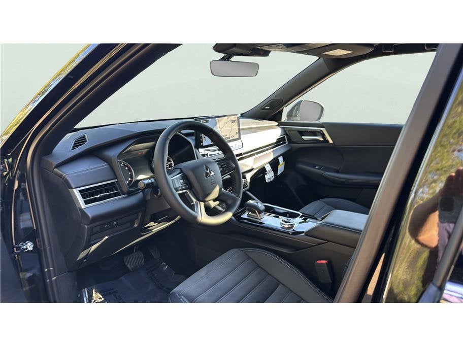 2026 Mitsubishi Outlander LE Sport Utility 4D