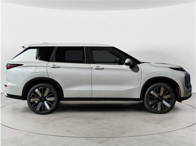 2026 Mitsubishi Outlander ES Sport Utility 4D