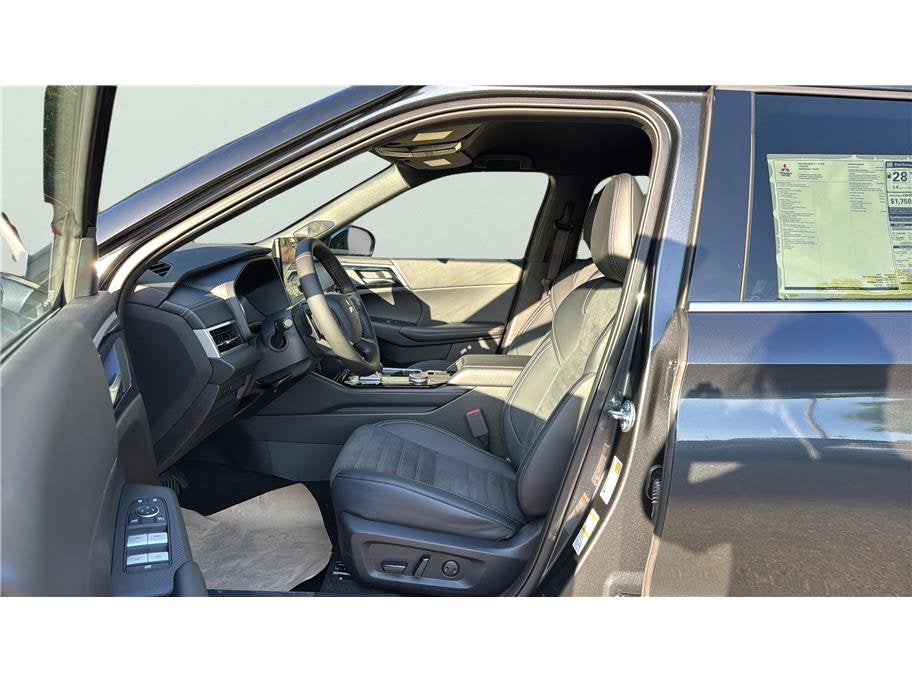 2026 Mitsubishi Outlander LE Sport Utility 4D