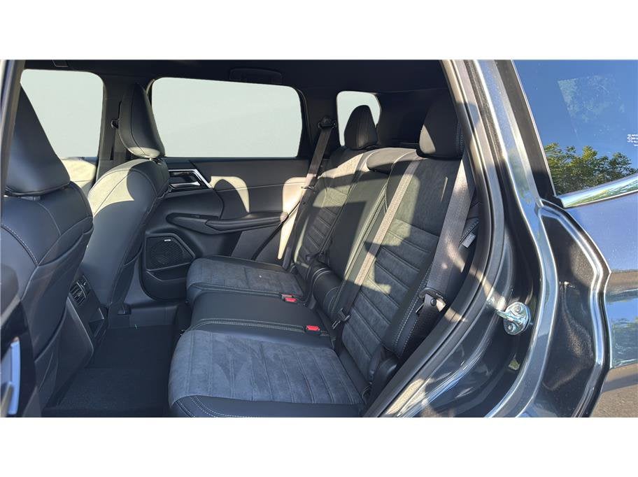 2026 Mitsubishi Outlander LE Sport Utility 4D
