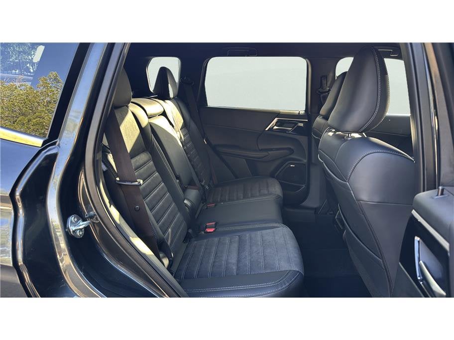 2026 Mitsubishi Outlander LE Sport Utility 4D