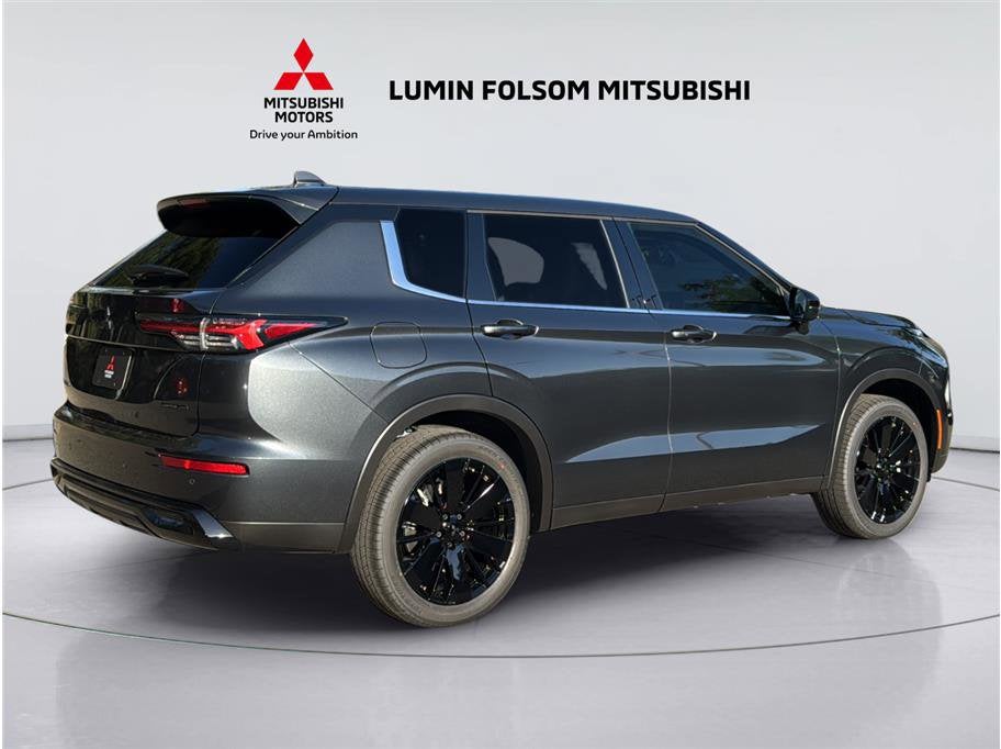 2026 Mitsubishi Outlander LE Sport Utility 4D
