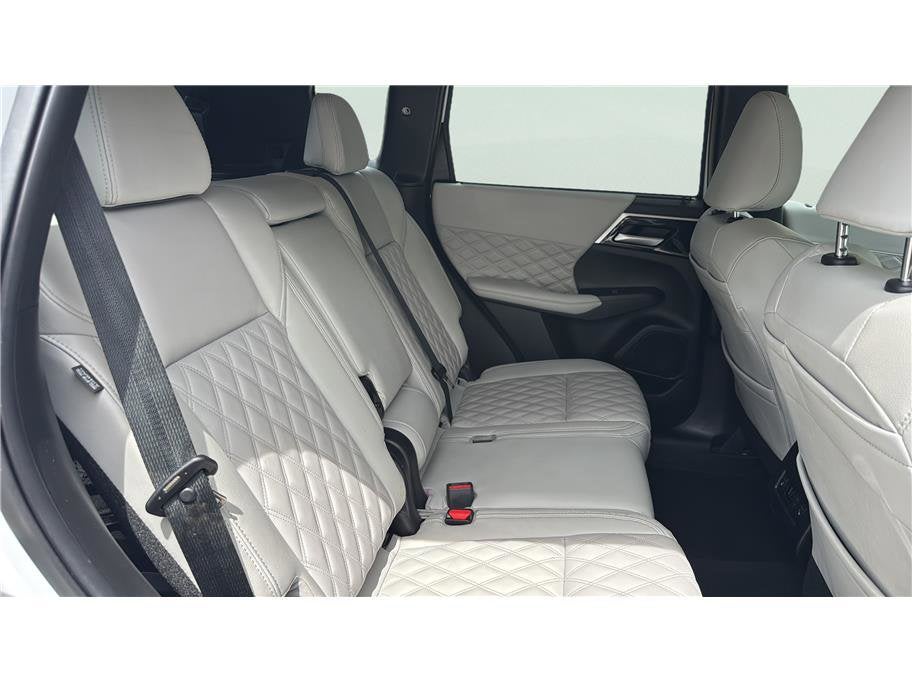 2024 Mitsubishi Outlander SEL Sport Utility 4D