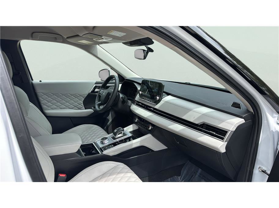 2024 Mitsubishi Outlander SEL Sport Utility 4D