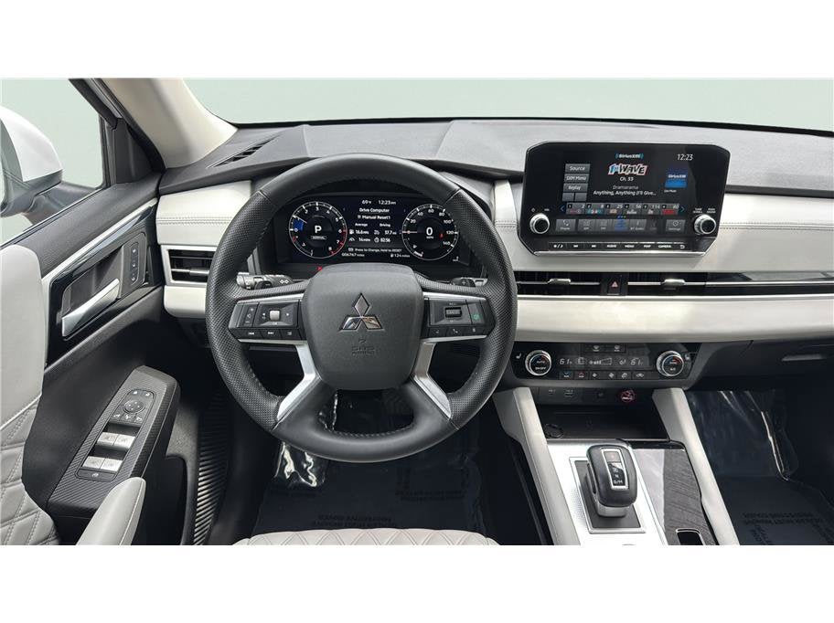 2024 Mitsubishi Outlander SEL Sport Utility 4D