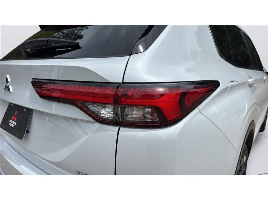 2024 Mitsubishi Outlander SEL Sport Utility 4D