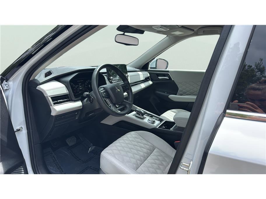 2024 Mitsubishi Outlander SEL Sport Utility 4D