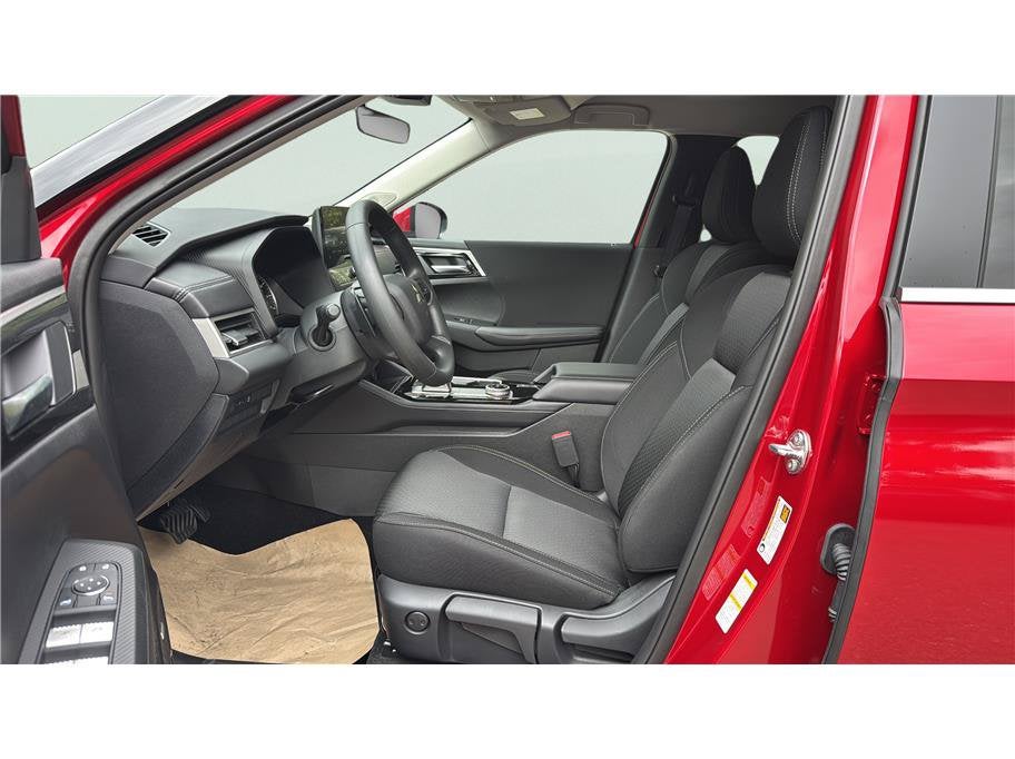 2026 Mitsubishi Outlander ES