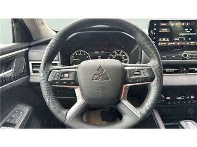 2026 Mitsubishi Outlander ES