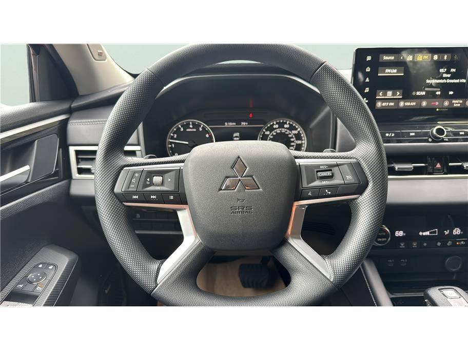 2026 Mitsubishi Outlander ES