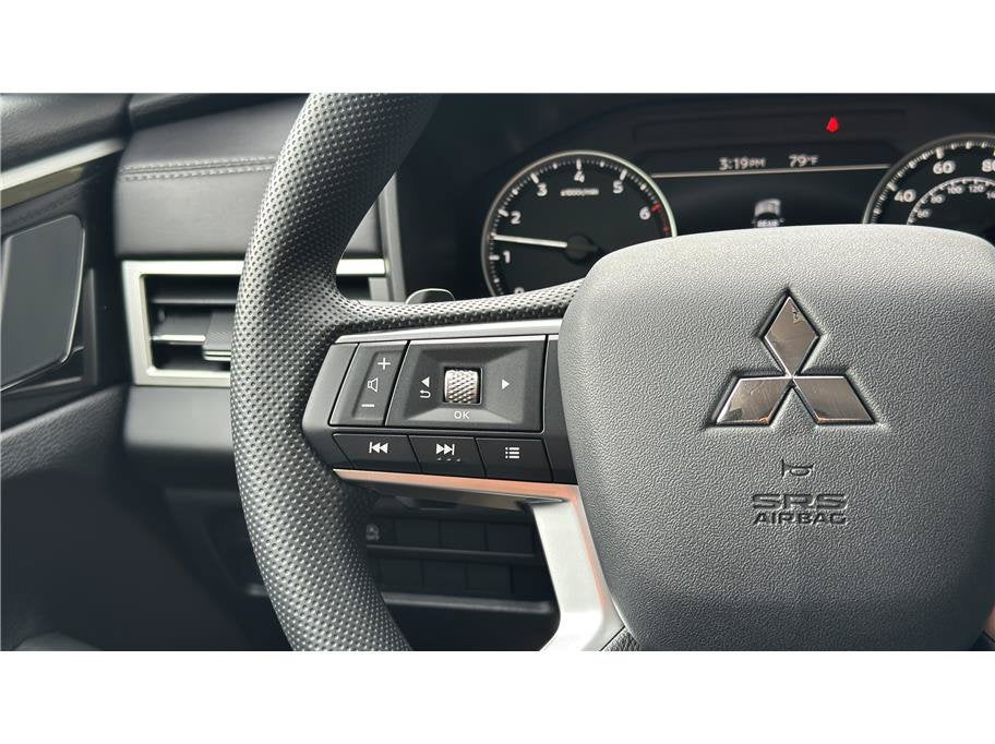 2026 Mitsubishi Outlander ES