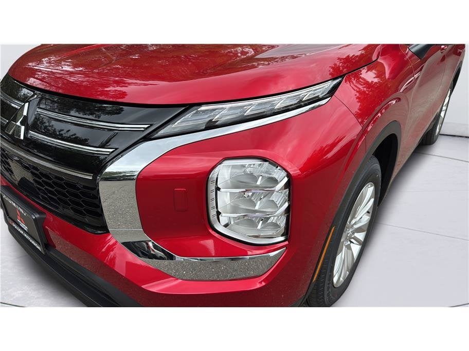 2026 Mitsubishi Outlander ES