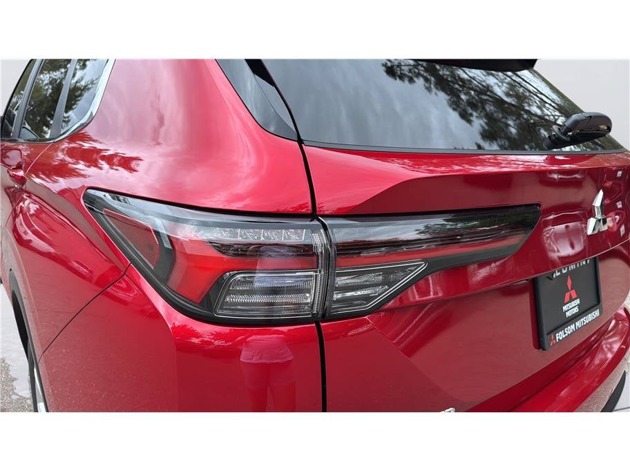 2026 Mitsubishi Outlander ES