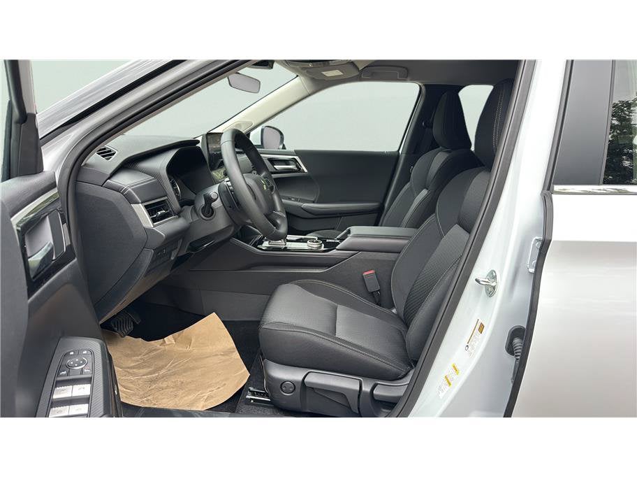 2026 Mitsubishi Outlander ES