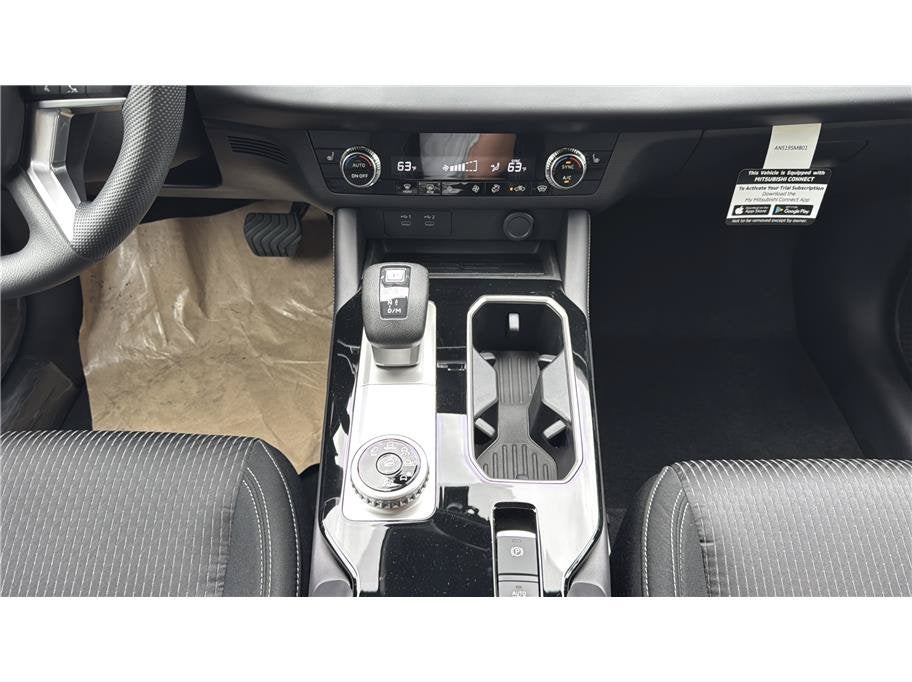 2026 Mitsubishi Outlander ES