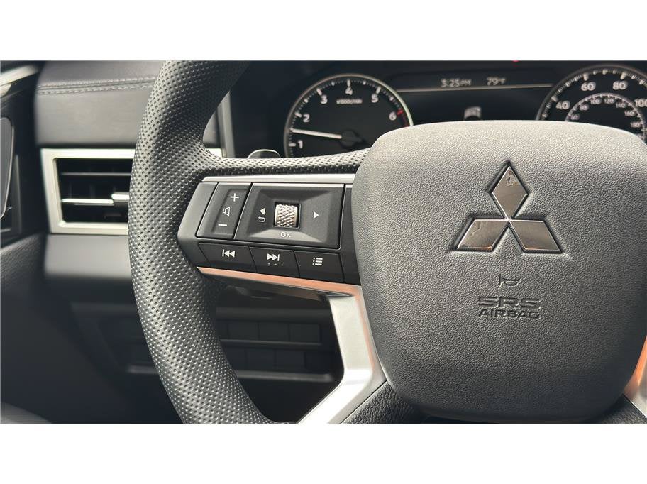 2026 Mitsubishi Outlander ES