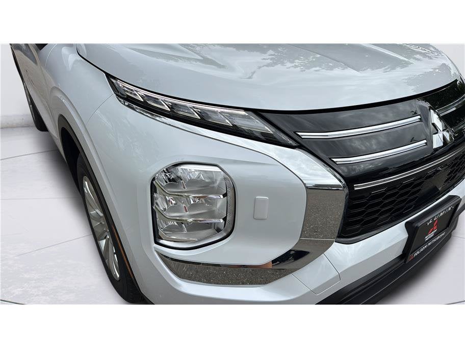 2026 Mitsubishi Outlander ES