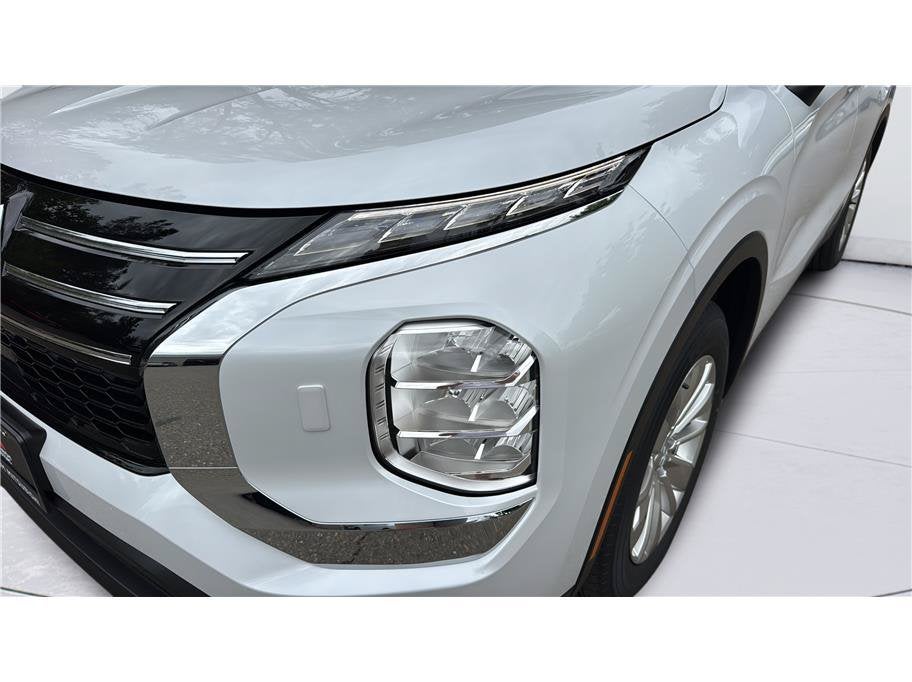 2026 Mitsubishi Outlander ES
