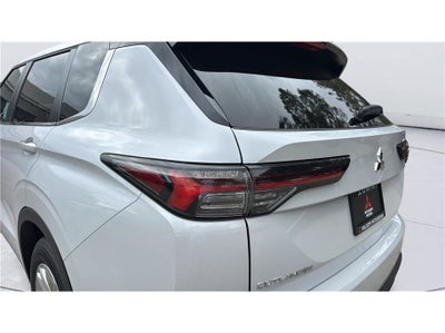 2026 Mitsubishi Outlander ES