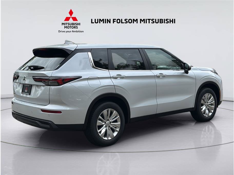 2026 Mitsubishi Outlander ES