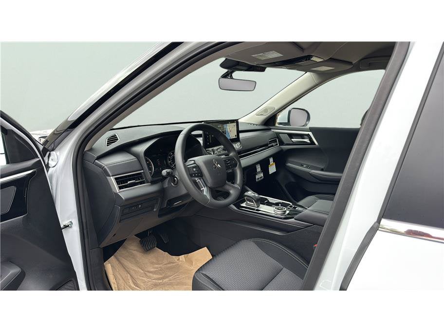 2026 Mitsubishi Outlander ES