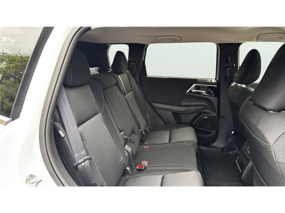 2026 Mitsubishi Outlander ES